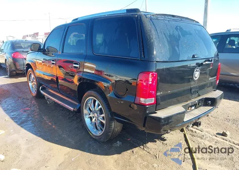 2005 Cadillac Escalade Standard z USA, uszkodzony, nr VIN 1GYEK63N75R242758